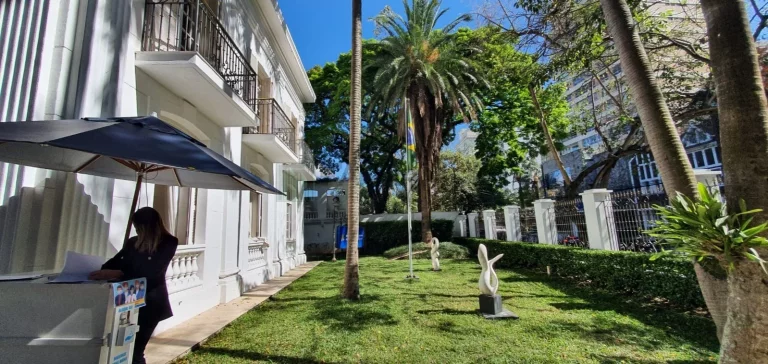 Imagem Imóvel Comercial de Alto Padrão no Jardim América, São Paulo-SP: 8 Salas, 10 Banheiros, 14 Vagas - 1.412m²