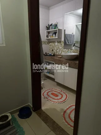 Imagem Casa em Londrina com duas residências independentes, energia solar, área gourmet com churrasqueira e localização excelente — ideal para morar e investir!