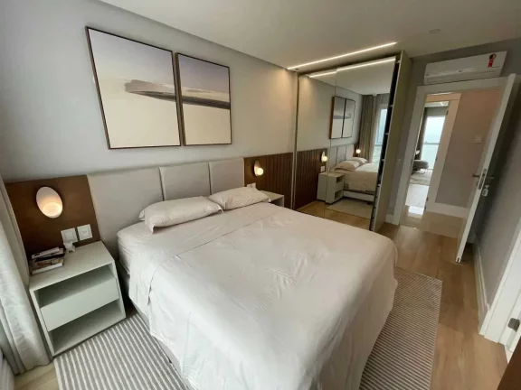 Imagem Apartamento alto padrão frente mar com 4 suítes e 3 vagas de garagem - Av. Atlântica/SC