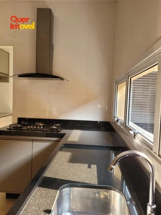 Imagem Casa em Condomínio no Alto do Vale: 3 quartos, 1 suíte, 2 salas, 2 banheiros, 4 vagas de garagem - 156m². Condomínio Pereira Alvim. Quer Imóvel Negócios Imobiliários.