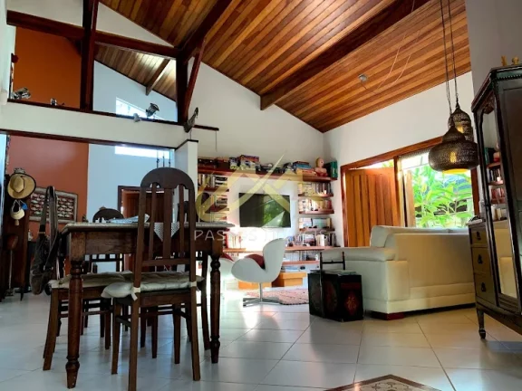 Imagem LINDA CASA EM CONDOMINIO FECHADO, MUITAS VEGETAÇÕES E UM ESPAÇO ENCANTADO