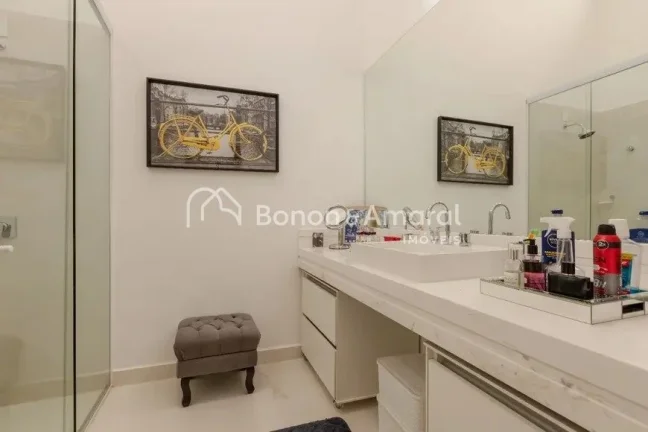Imagem Exuberante casa no Alphaville Campinas, planejada e decorada em estilo Luiz XV com muita elegância....