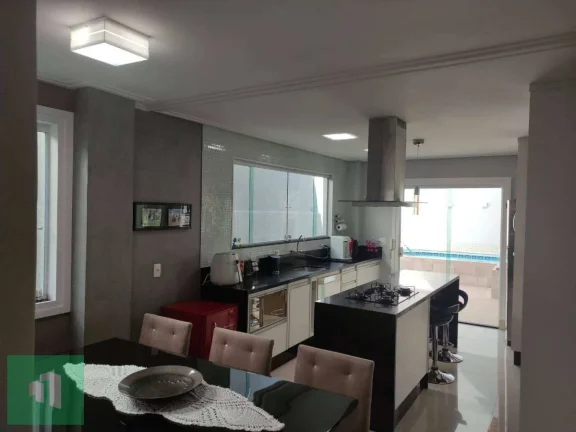 Imagem Sobrado à venda, com 3 quartos, 200m2