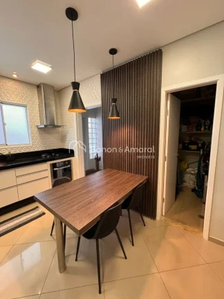 Imagem Linda casa no CondomÃ­nio Portal do JequitibÃ¡, em Valinhos/SP. 

Possui 300 mÂ² de terreno e 193 mÂ...