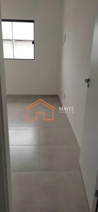 Imagem Imperdível! Casa à venda em Joinville-SC, bairro Nova Brasília. 2 quartos, 1 sala, 2 banheiros, 1 vaga de garagem. Aproveite!