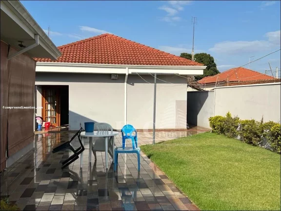 Imagem Casa para Venda em Iracemápolis, Centro, 3 dormitórios, 1 suíte, 2 banheiros, 4 vagas