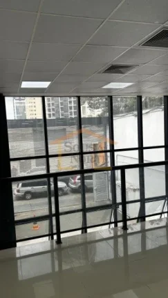 Imagem Prédio comercial com aproximadamente 670m², de construção recente e instalações modernas, dist...