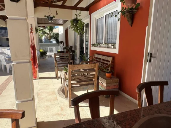 Imagem Casa 4 quartos Sambaqui