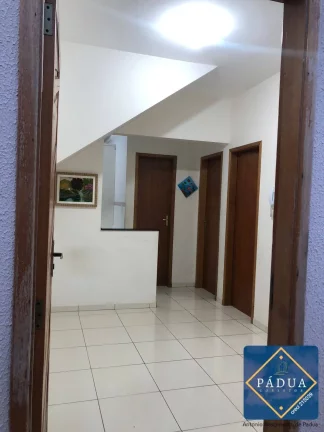 CASA EM CONDOMINIO