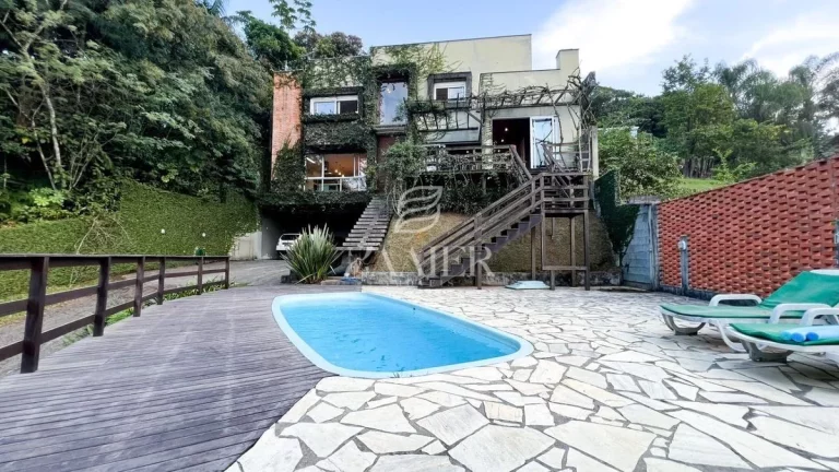 Sobrado com 3 quartos, São Marcos - Joinville