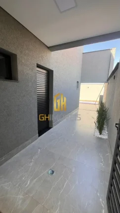 Imagem GH1960

A casa possui 

-3 SUÍTES PLENAS, sendo uma master com hidro
- VARANDA GOURMET, com bancada...