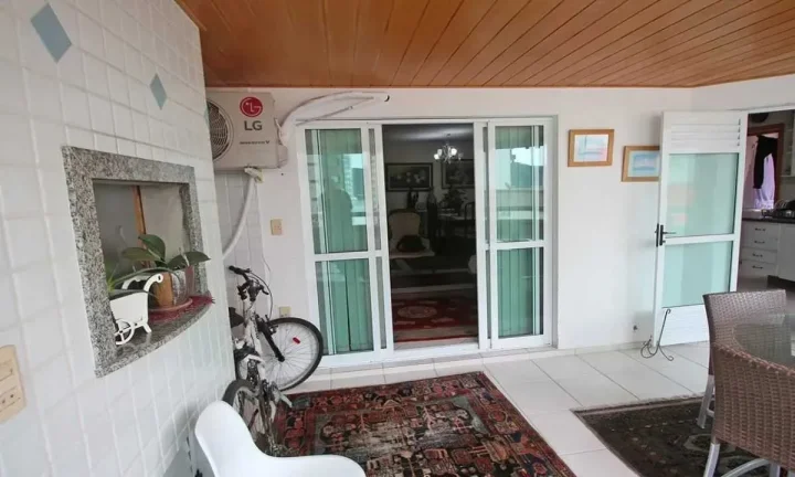 Imagem Apartamento quadra mar com 3 dormitórios sendo 1 suíte e 1 vaga de garagem em Balneário Camboriú/SC