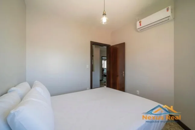Imagem Sobrado com Piscina e 5 quartos