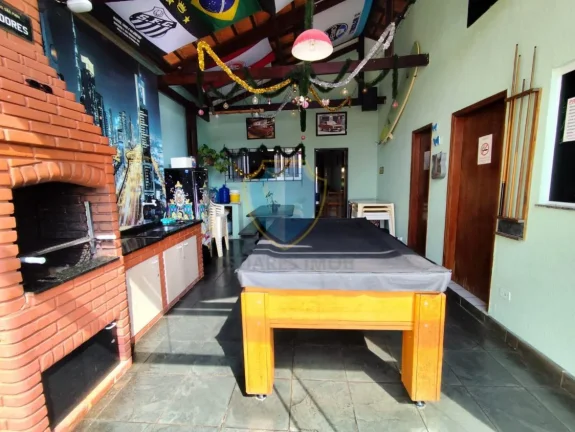 Imagem Casa 3 dorms sendo 1 suíte com Piscina e 6 vagas garagem