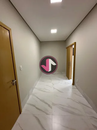 Imagem Casa térrea no condomínio Villa Jardim, com uma área generosa de 260 metros quadrados e um terren...