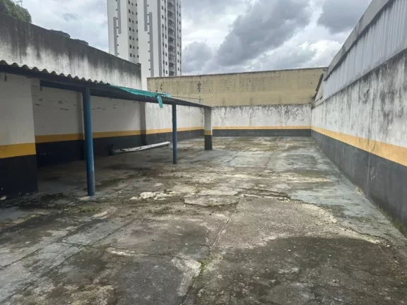 Imagem Terreno de 300m² localizado em Santo André, SP, ideal para projetos comerciais ou de investimento.