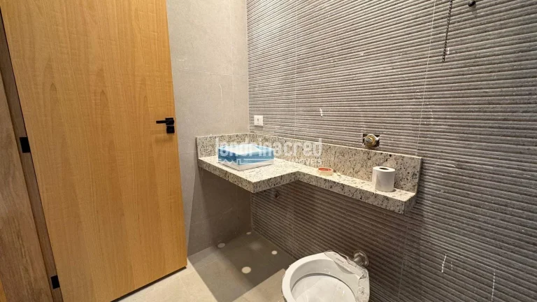 Imagem **Casa à venda no Condomínio Morada das Flores com 3 dormitórios, 1 suíte, banheiro social, 2 vagas de garagem e 85m² construídos em terreno de 125m²**