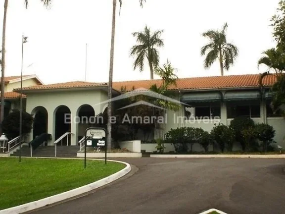 Imagem Linda e espaçosa casa! A residência possui 4 quartos, sendo todos suítes com ar condicionado e ba...
