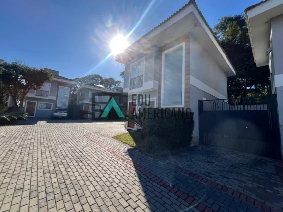 Casa em Atibaia , condomínio fechado