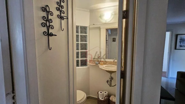 Imagem Apartamento com 131m² mobiliado à venda em Moema.