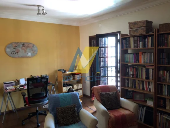 Imagem Sobrado amplo com 3 suítes, renda garantida e 6 vagas cobertas