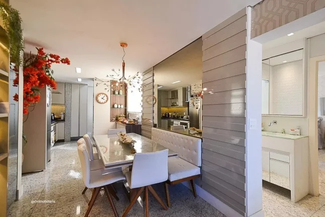 Imagem Localizado no charmoso bairro da Savassi, este apartamento mobiliado oferece uma experiência de mor...