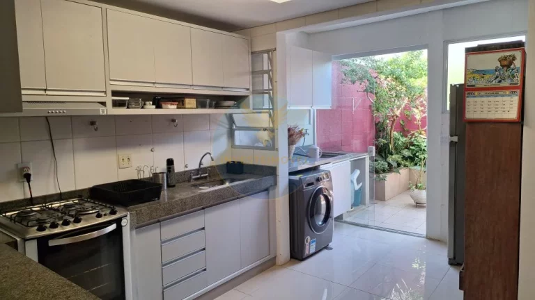 Imagem Casa junto ao Parque Cemucam e o Melhor da Granja Viana