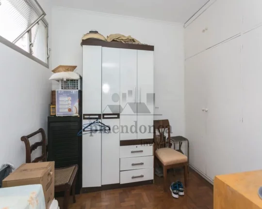 Imagem Apartamento com piso de madeira, living para 2 ambientes, 2 dormitórios sendo 1 suíte, lavabo, coz...