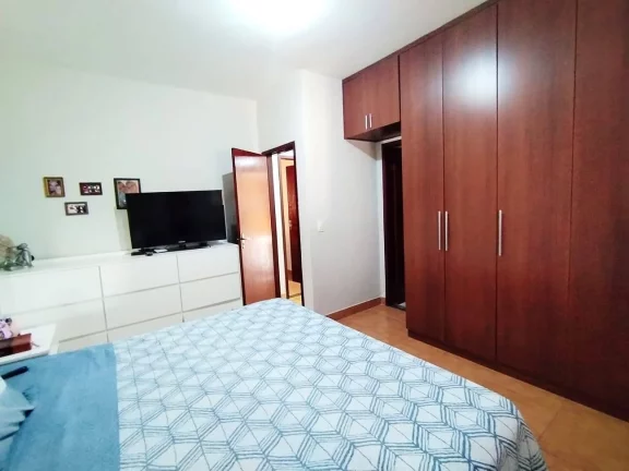 Imagem Casa em condomínio, piscina, área gourmet, pomar, varanda