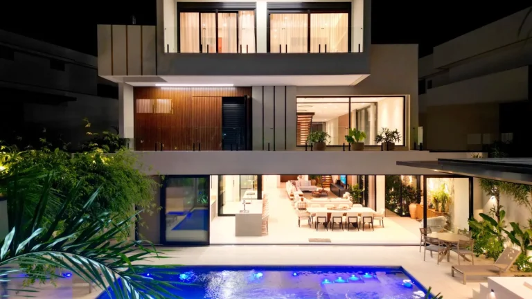 Imagem Casa à venda em Riviera de São Lourenço Módulo 16: 7 quartos, 7 suítes, 3 salas, 6 vagas de garagem, 738,00m² de área.