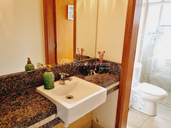 Imagem Sobrado amplo com 3 quartos (sendo 1 suíte com closet), no Condomínio Campos do Conde I.
Térreo c...