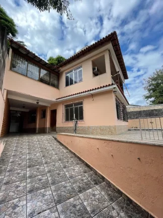 Imagem Casa Duplex com 199m² em Cocotá