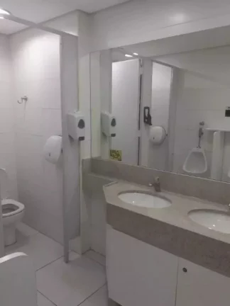 Imagem Laje Comercial de Alto Padrão em Pinheiros, São Paulo-SP: 5 Salas, 13 Banheiros, 21 Vagas de Garagem - 775m²
