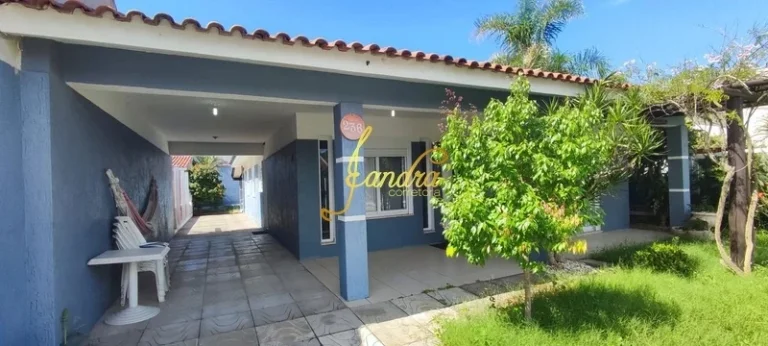 Imagem Casa no centro de Xangri-lá com 04 dormitórios