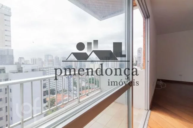 Imagem Lindo apartamento no último andar, com uma bela vista, planta espaçosa e muita luminosidade natura...