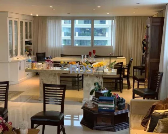 Imagem Vende excelente apartamento de 268m² no Itaim