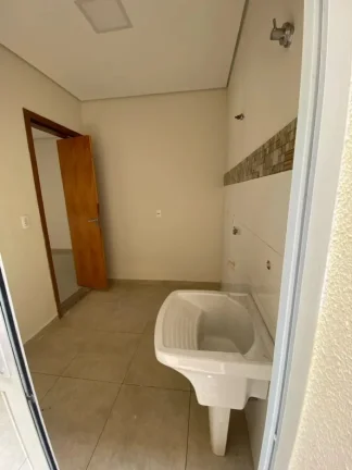 Imagem Excelente oportunidade de locação: Casa em condomínio com 3 suítes e 4 vagas na Chácaras Reunidas São Jorge, Sorocaba-SP!