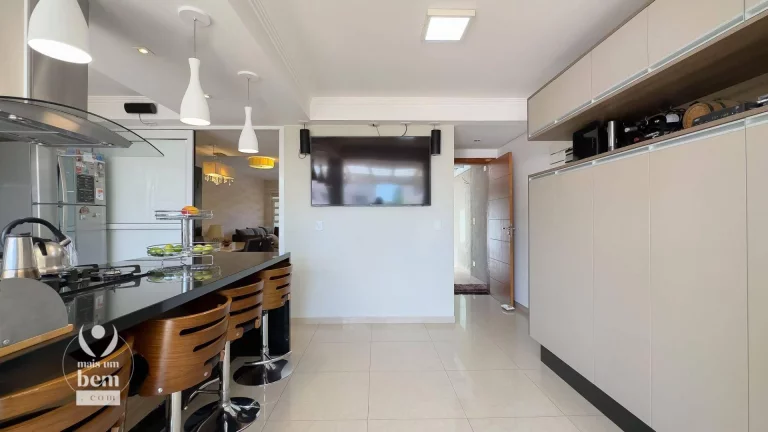 Imagem Sobrado com 3 dormitórios à venda, 323 m² por R$ 1.299.000,00 - Bacacheri - Curitiba/PR