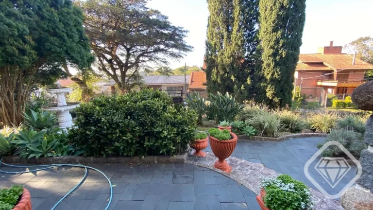 Imagem Charmosa casa de estilo colonial na Zona Sul, com vista para o Guaíba e excelente estrutura para mo...