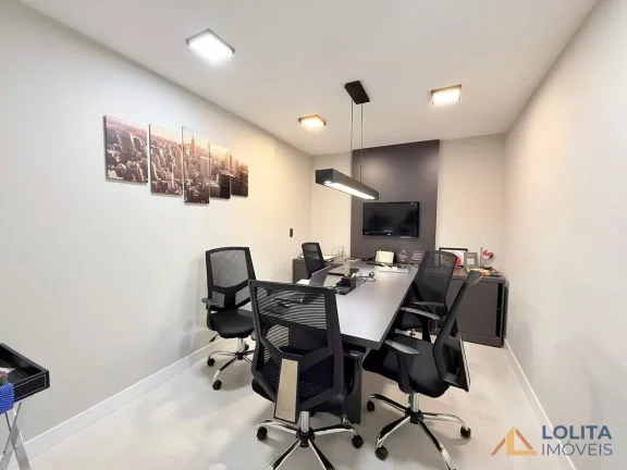 Sala Comercial à Venda no Coração de Florianópolis!