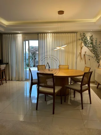 Imagem Casa Ampla em Condomínio de Alto Padrão em Valinhos com 3 Suítes e Sala de Cinema Exclusiva!
