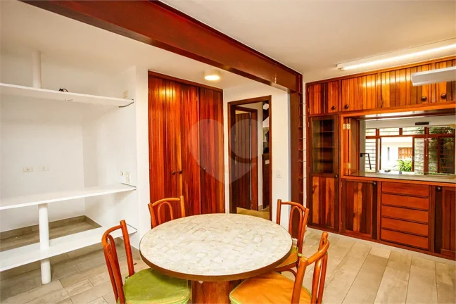 Imagem Casa para alugar com 4 quartos, sendo 2 suítes, em Alto de Pinheiros, São Paulo - SP