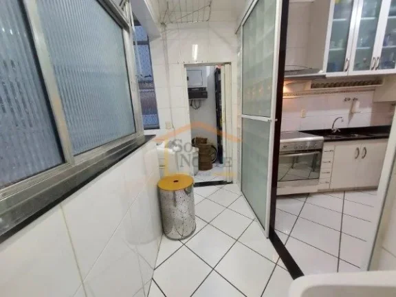 Imagem Apartamento com 3 dormitórios, 1 com sacada, contando com mais 1 dormitório de serviço.
Banheiro ...