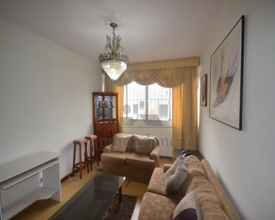 Ótimo apartamento em excelente rua do bairro de Pinheiros, quarto e banheiro de empregada Living pa...