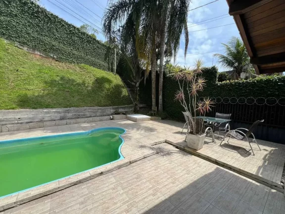 Imagem Casa com 3 dormitórios sendo 1 suíte e 1 vaga de garagem no Bairro Cabeçudas em Itajaí/SC