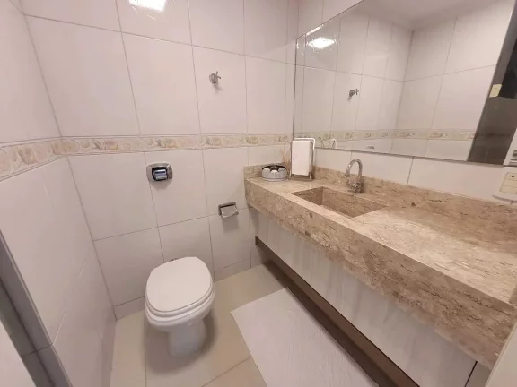 Imagem Apartamento com 3 dormitórios sendo 1 suíte e 1 vaga de garagem, no Centro de Balneário Camboriú