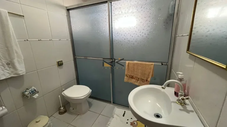 Imagem CASA EM CONDOMINIO COM 4 DORMITÓRIOS,4 VAGAS DE GARAGEM,VARANDA GOURMET COM CHURRASQUEIRA E PISCINA.