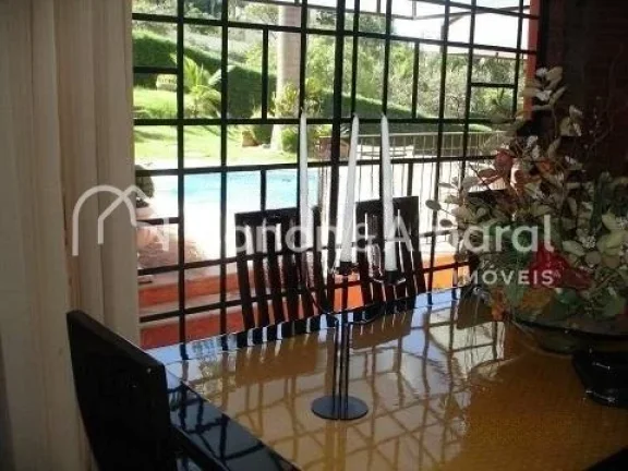 Imagem Casa com arquitetura diferenciada, com 3 quartos, living 4 ambientes, Home Theater com isolamento ac...