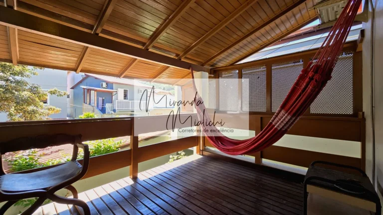 Imagem Casa Multifamiliar para venda em Ponta das Canas, 495m²