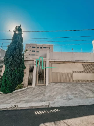 Linda residencia á venda no Bairro São josé!